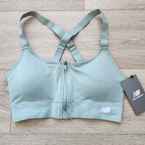 New Balance Light Green Sports Bra Womens Medium Front Clasp Cross Straps Nwt